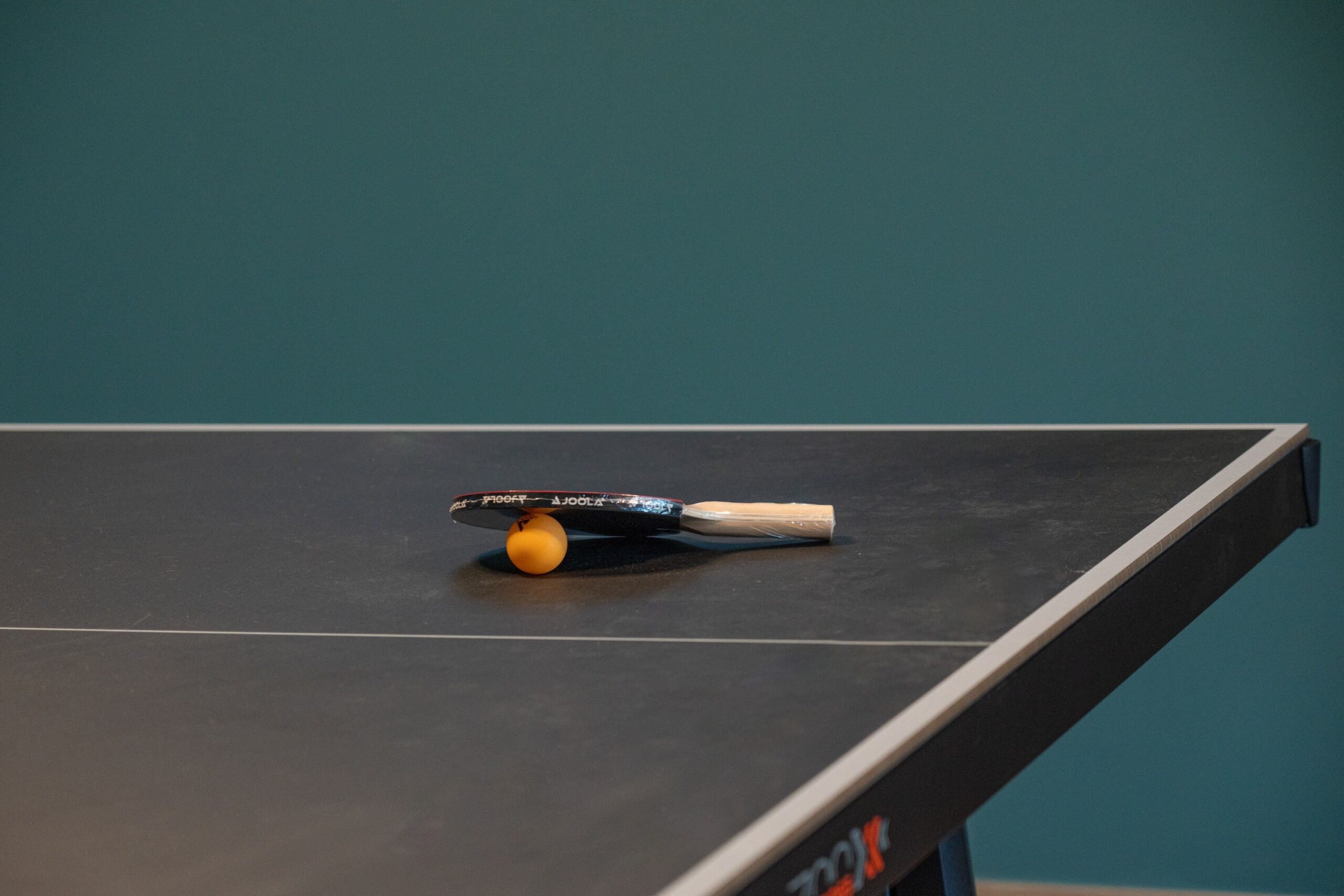 Tischtennisplatte im Gemeinschaftsraum von Deck9 am Haff.